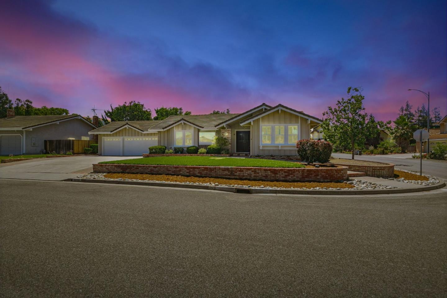 Detail Gallery Image 3 of 48 For 3024 Meadowlands Ln, San Jose,  CA 95135 - 4 Beds | 2 Baths