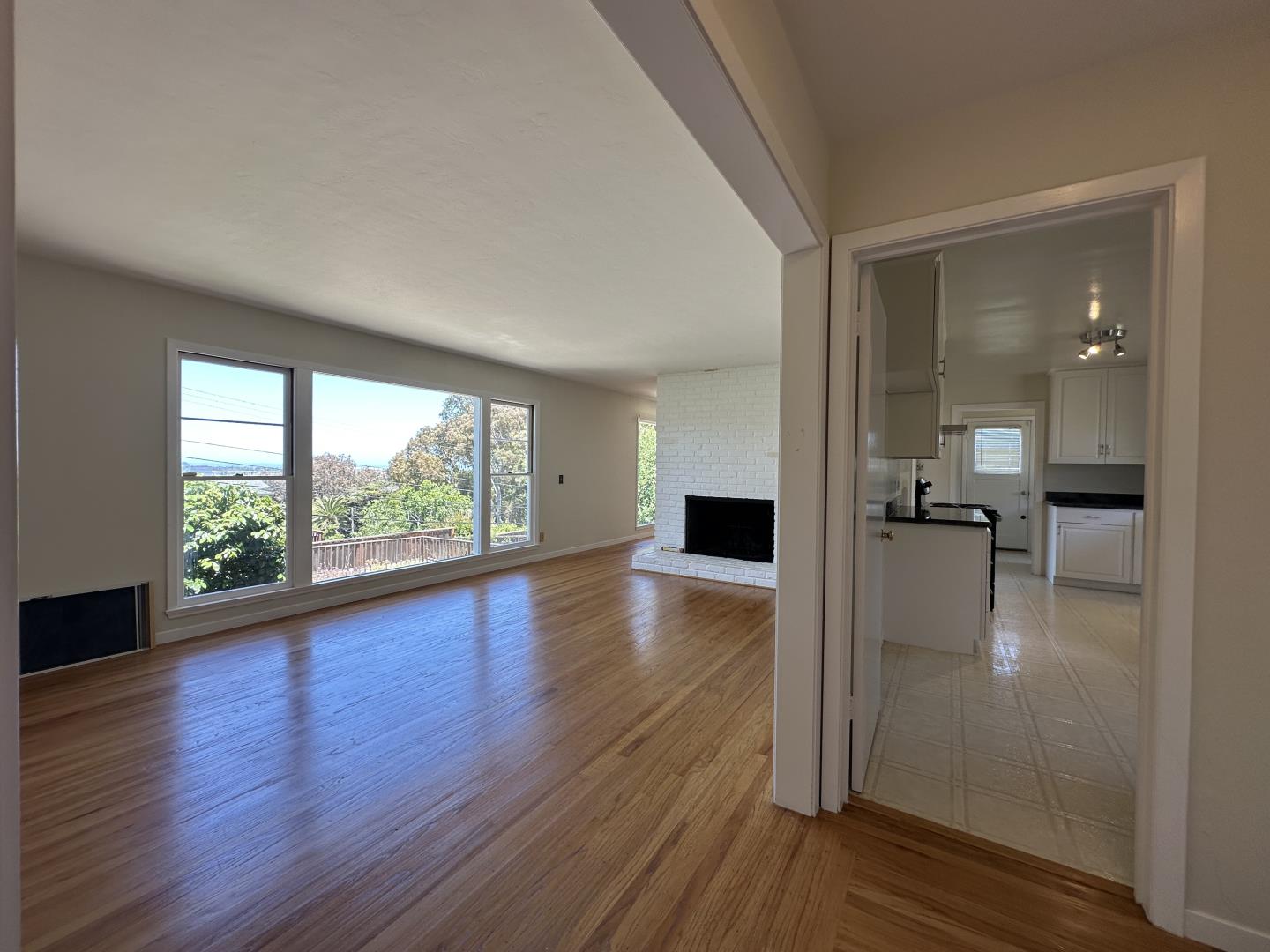 Detail Gallery Image 15 of 40 For 346 Rolling Hills Ave, San Mateo,  CA 94403 - 3 Beds | 2 Baths