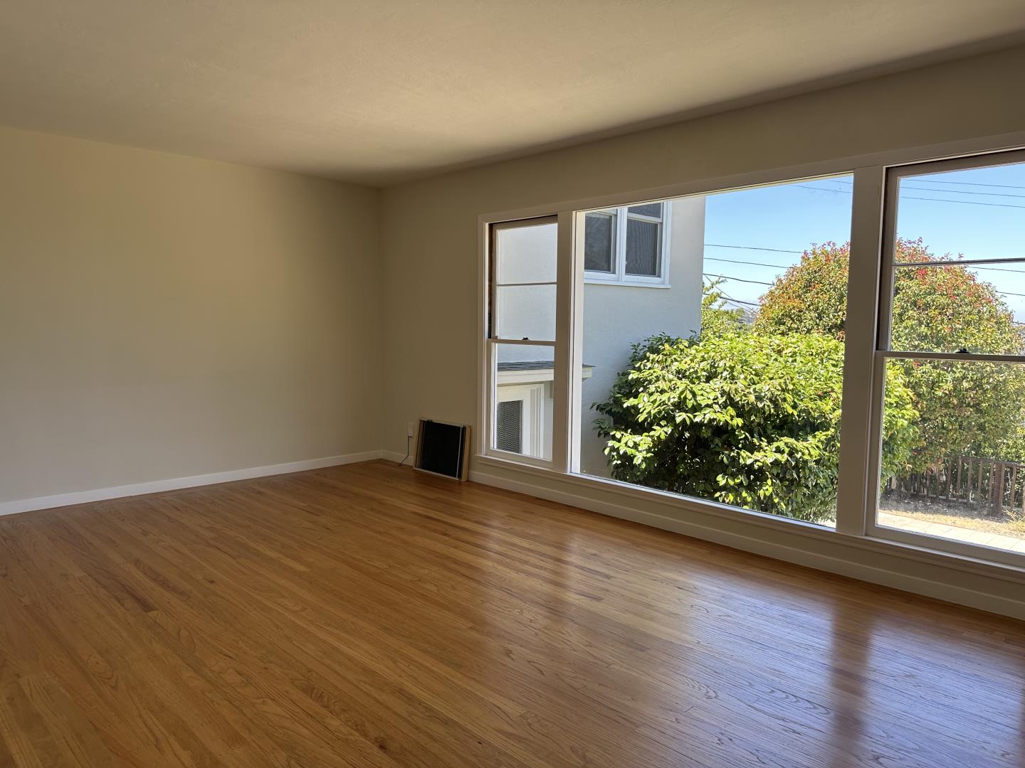 Detail Gallery Image 4 of 40 For 346 Rolling Hills Ave, San Mateo,  CA 94403 - 3 Beds | 2 Baths