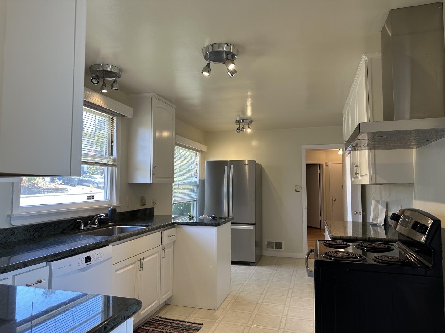 Detail Gallery Image 5 of 40 For 346 Rolling Hills Ave, San Mateo,  CA 94403 - 3 Beds | 2 Baths
