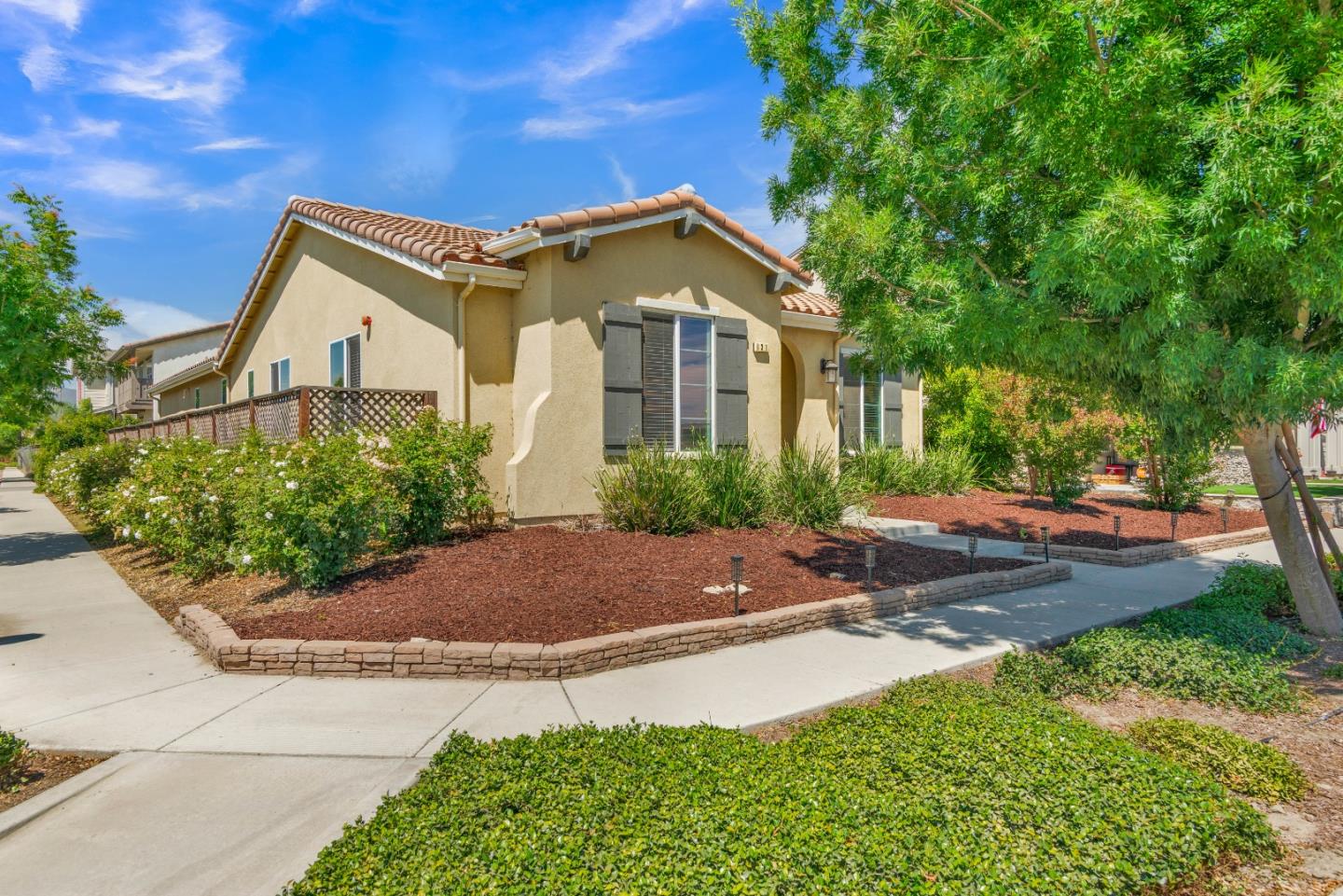 Detail Gallery Image 2 of 25 For 631 Livingston Ave, King City,  CA 93930 - 4 Beds | 2 Baths