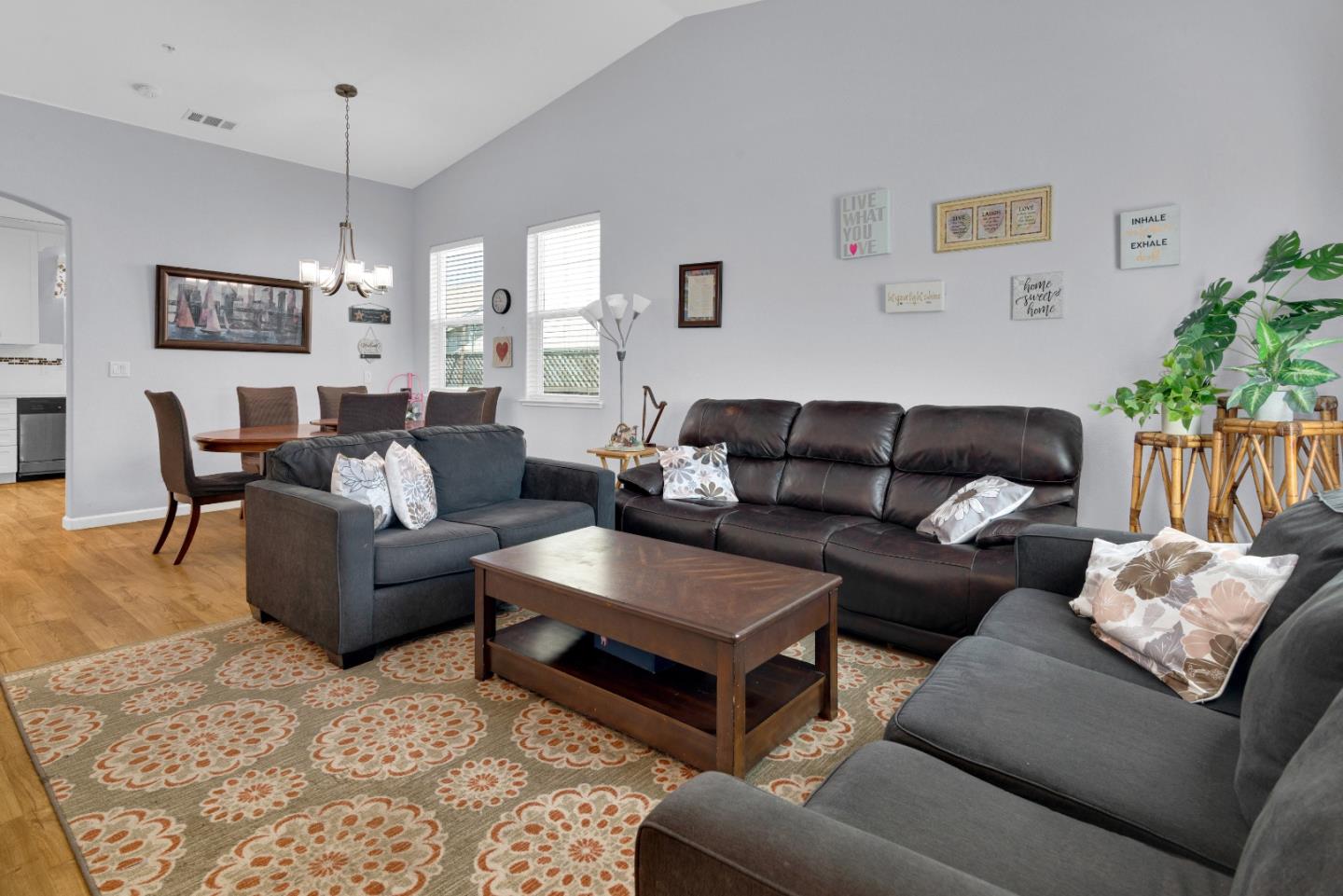 Detail Gallery Image 3 of 25 For 631 Livingston Ave, King City,  CA 93930 - 4 Beds | 2 Baths