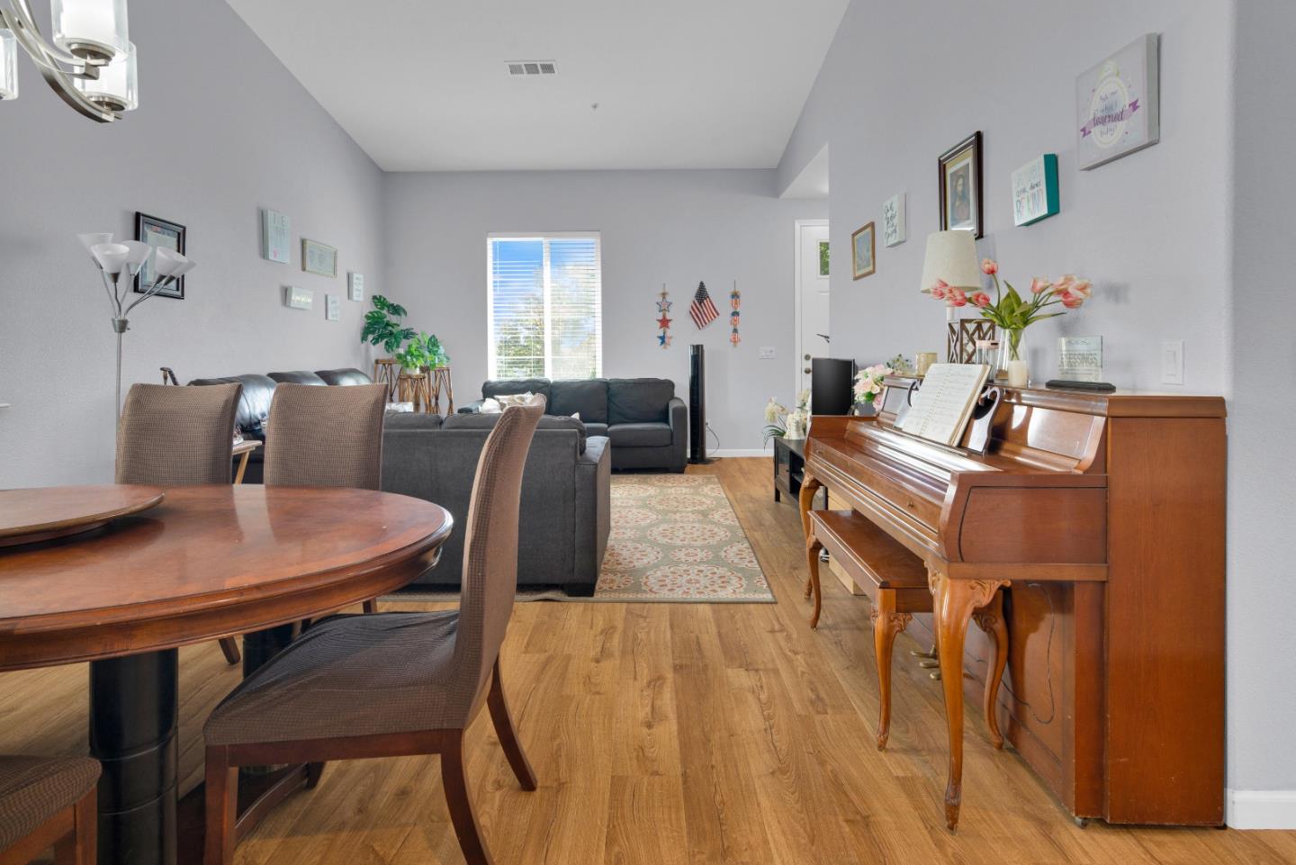 Detail Gallery Image 6 of 25 For 631 Livingston Ave, King City,  CA 93930 - 4 Beds | 2 Baths