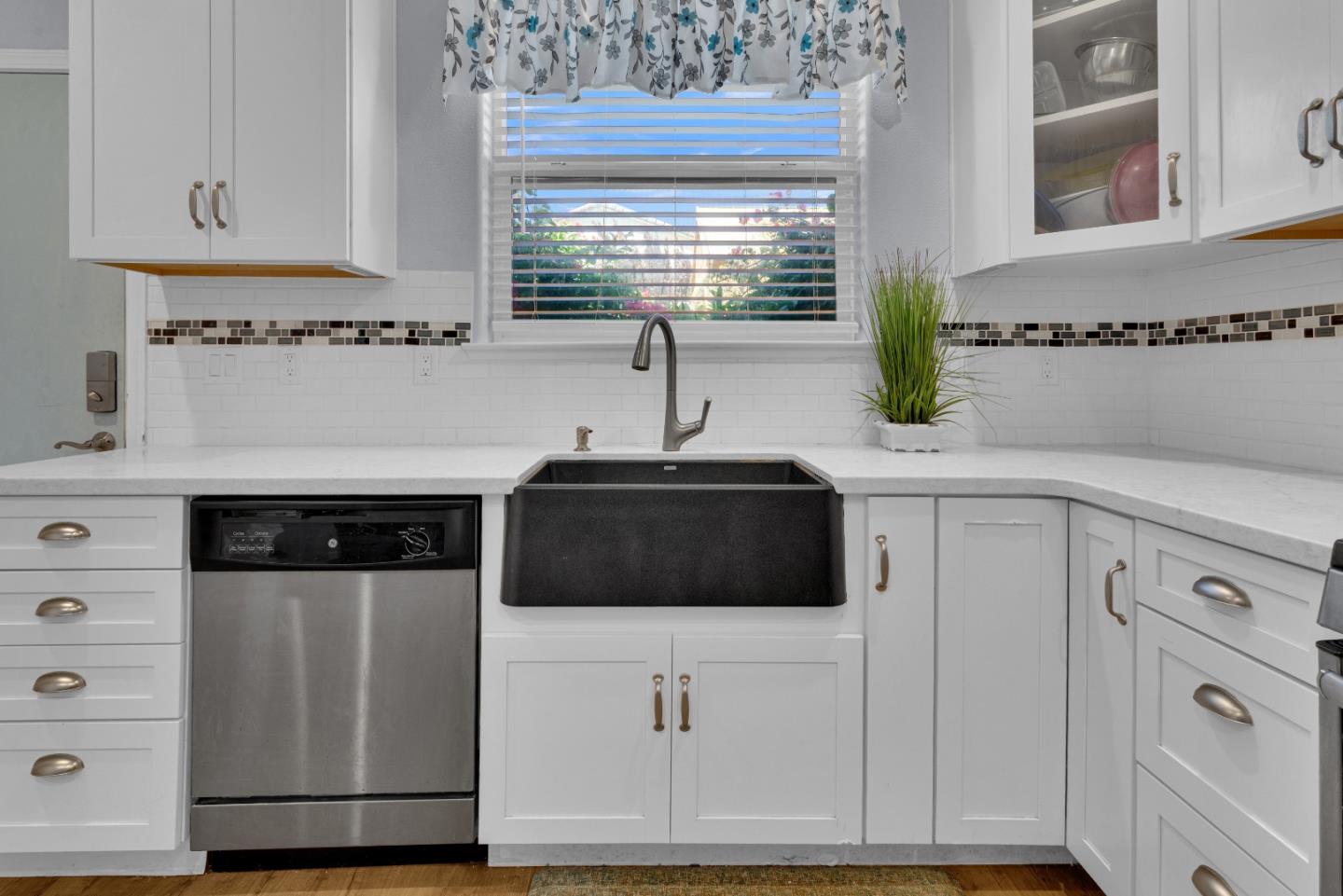 Detail Gallery Image 8 of 25 For 631 Livingston Ave, King City,  CA 93930 - 4 Beds | 2 Baths