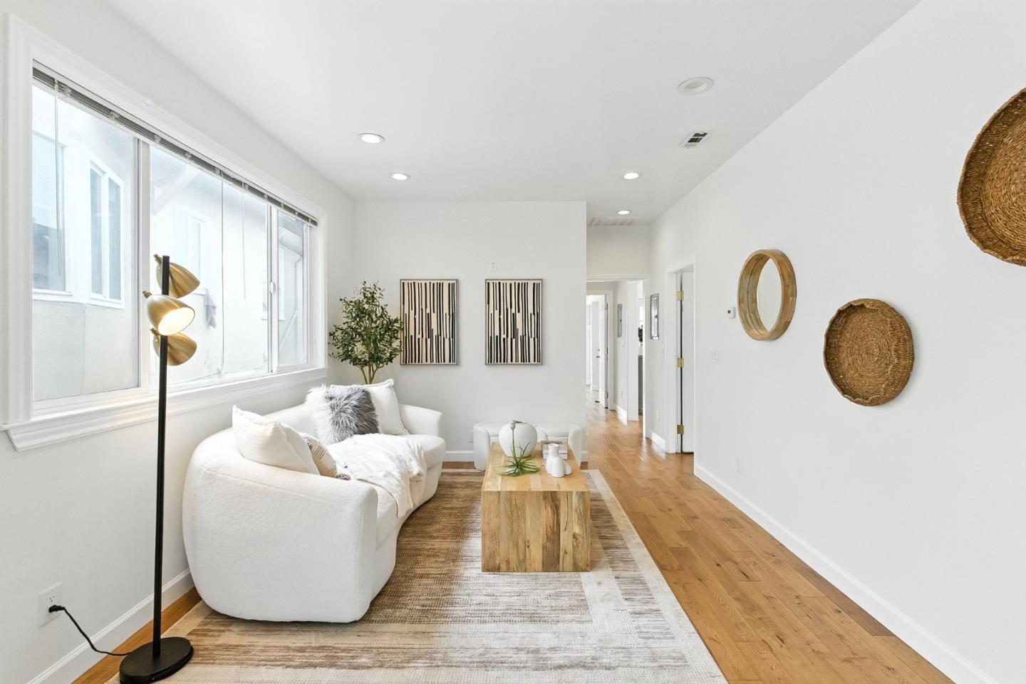 Detail Gallery Image 12 of 65 For 52 Eastwood Dr, San Francisco,  CA 94112 - 6 Beds | 6 Baths