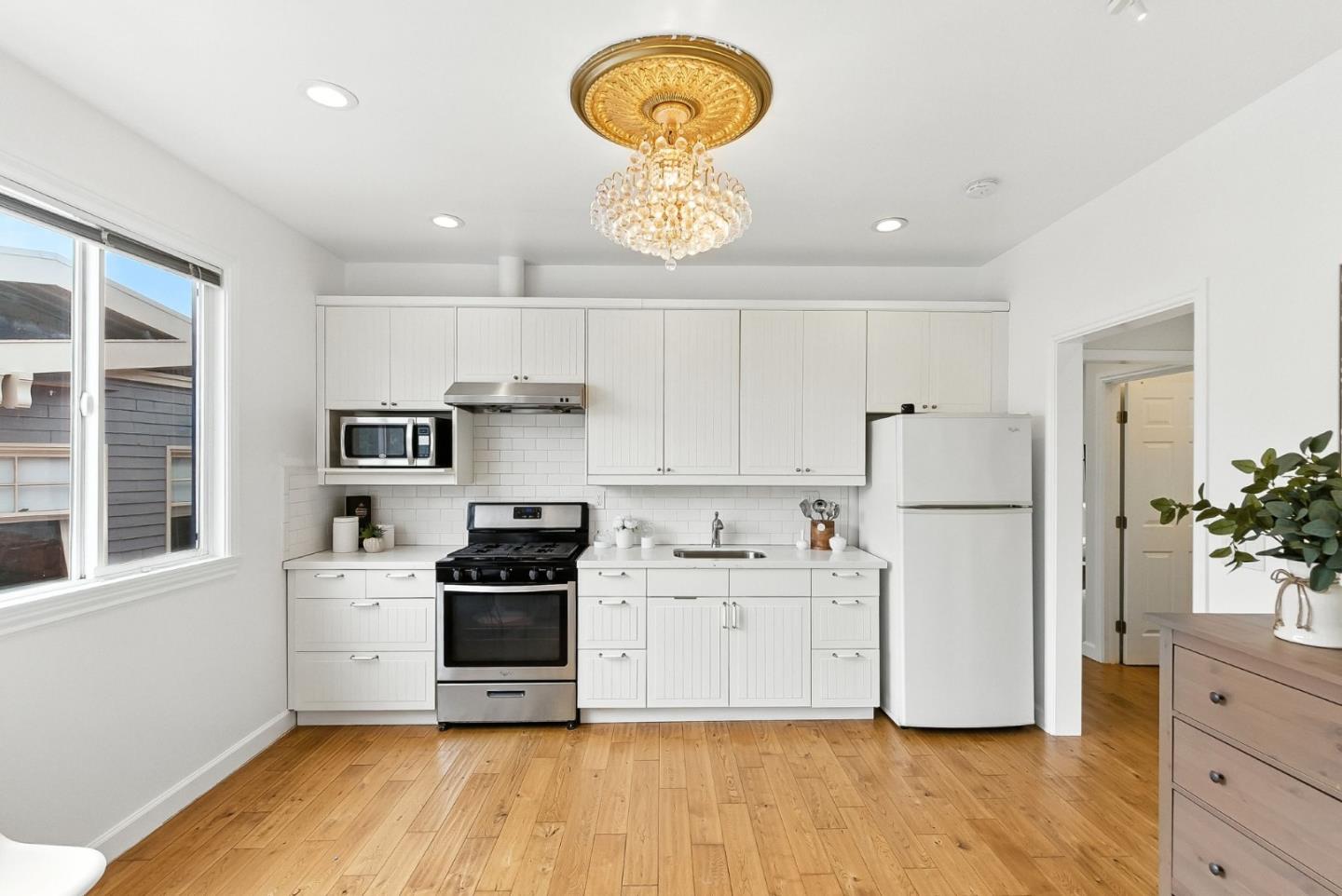 Detail Gallery Image 20 of 65 For 52 Eastwood Dr, San Francisco,  CA 94112 - 6 Beds | 6 Baths