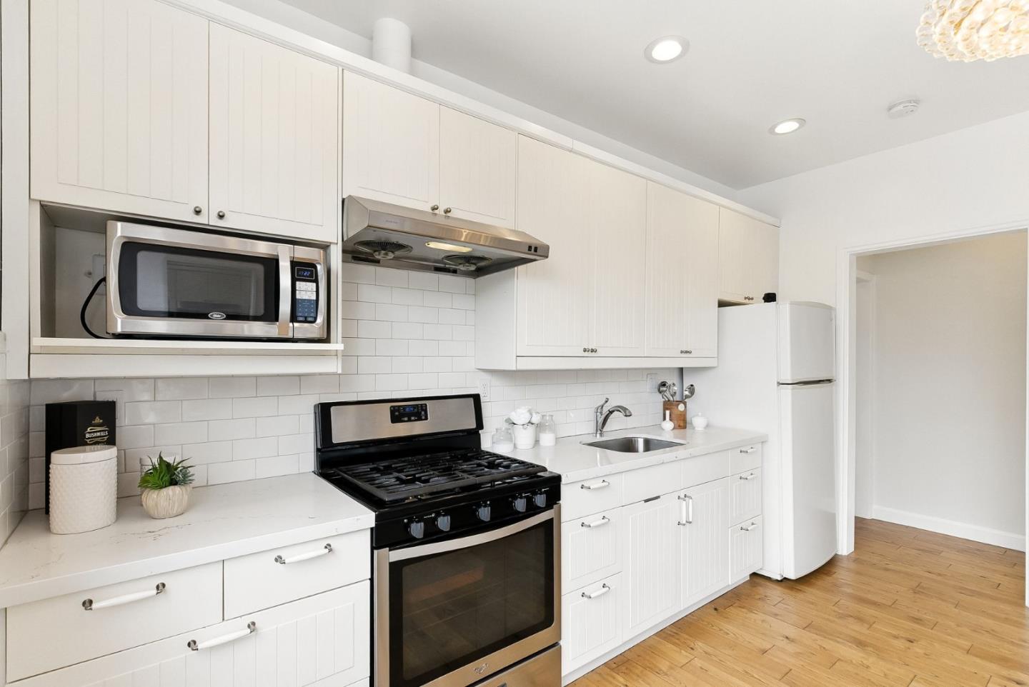 Detail Gallery Image 22 of 65 For 52 Eastwood Dr, San Francisco,  CA 94112 - 6 Beds | 6 Baths