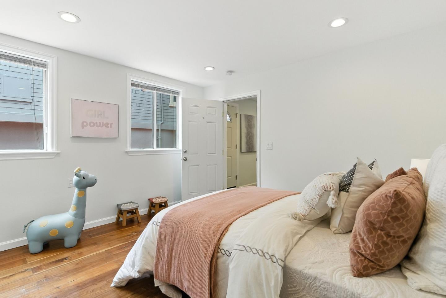 Detail Gallery Image 41 of 65 For 52 Eastwood Dr, San Francisco,  CA 94112 - 6 Beds | 6 Baths