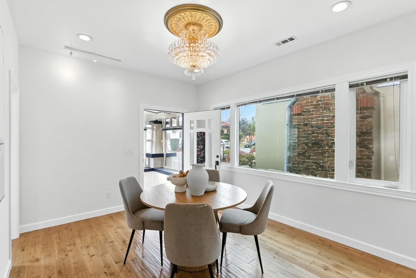 Detail Gallery Image 8 of 65 For 52 Eastwood Dr, San Francisco,  CA 94112 - 6 Beds | 6 Baths