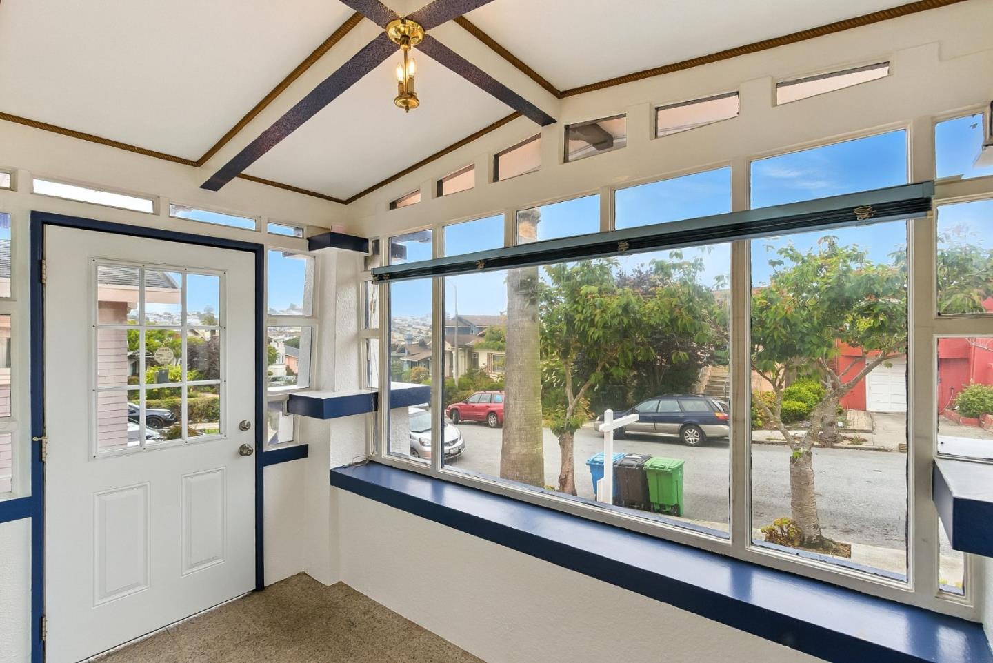 Detail Gallery Image 9 of 65 For 52 Eastwood Dr, San Francisco,  CA 94112 - 6 Beds | 6 Baths