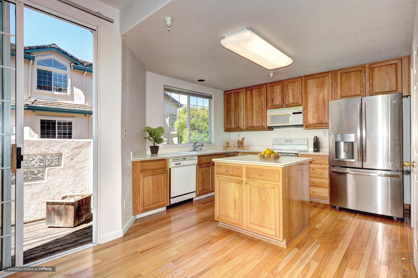 Detail Gallery Image 4 of 14 For 4173 El Camino Real, #49, Palo Alto,  CA 94306 - 3 Beds | 3/1 Baths