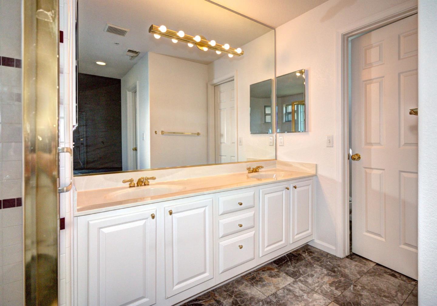 Detail Gallery Image 8 of 14 For 4173 El Camino Real, #49, Palo Alto,  CA 94306 - 3 Beds | 3/1 Baths