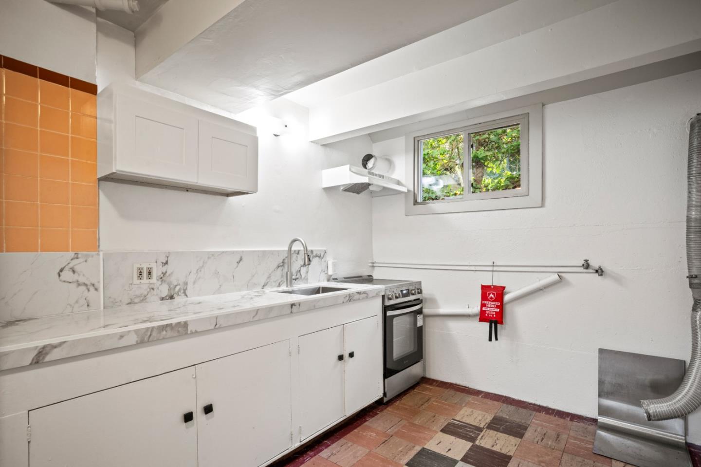 Detail Gallery Image 10 of 14 For 1028 West Franklin Street, Monterey,  CA 93940 - 2 Beds | 2 Baths