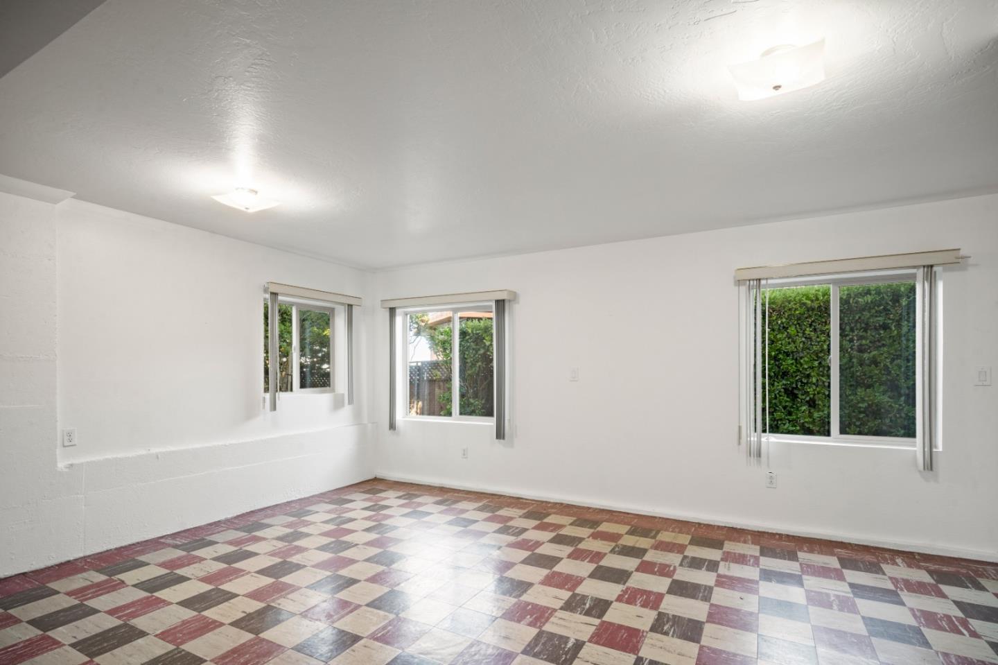 Detail Gallery Image 11 of 14 For 1028 West Franklin Street, Monterey,  CA 93940 - 2 Beds | 2 Baths