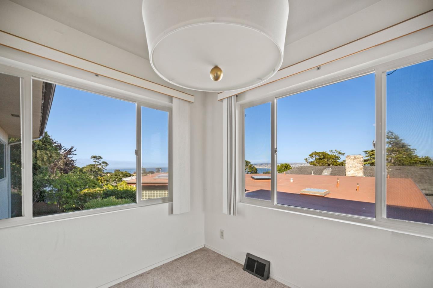 Detail Gallery Image 2 of 14 For 1028 West Franklin Street, Monterey,  CA 93940 - 2 Beds | 2 Baths