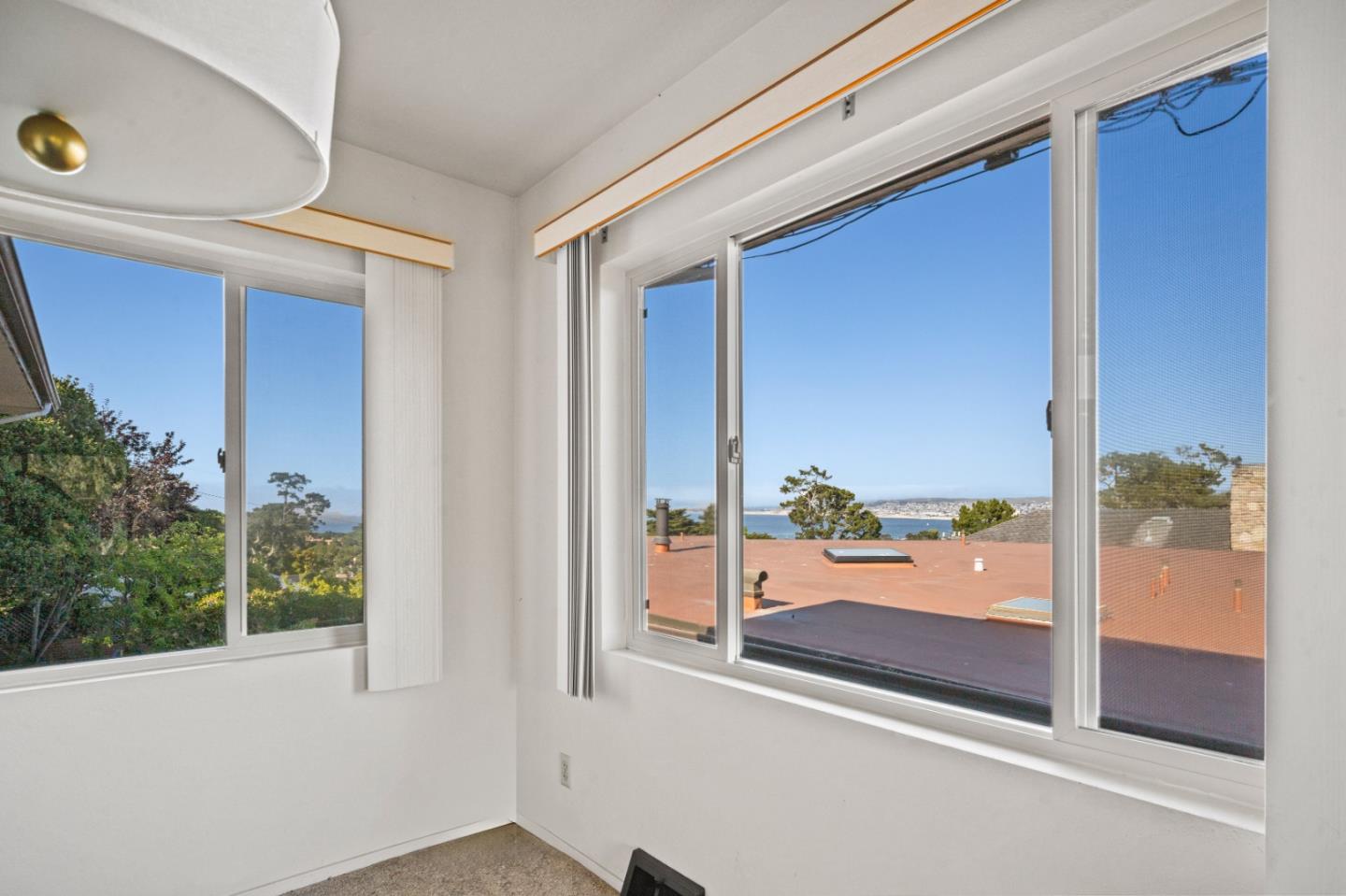 Detail Gallery Image 3 of 14 For 1028 West Franklin Street, Monterey,  CA 93940 - 2 Beds | 2 Baths