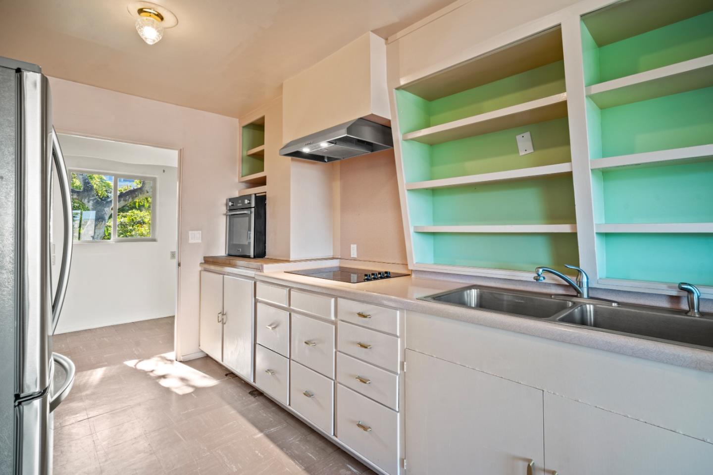 Detail Gallery Image 4 of 14 For 1028 West Franklin Street, Monterey,  CA 93940 - 2 Beds | 2 Baths