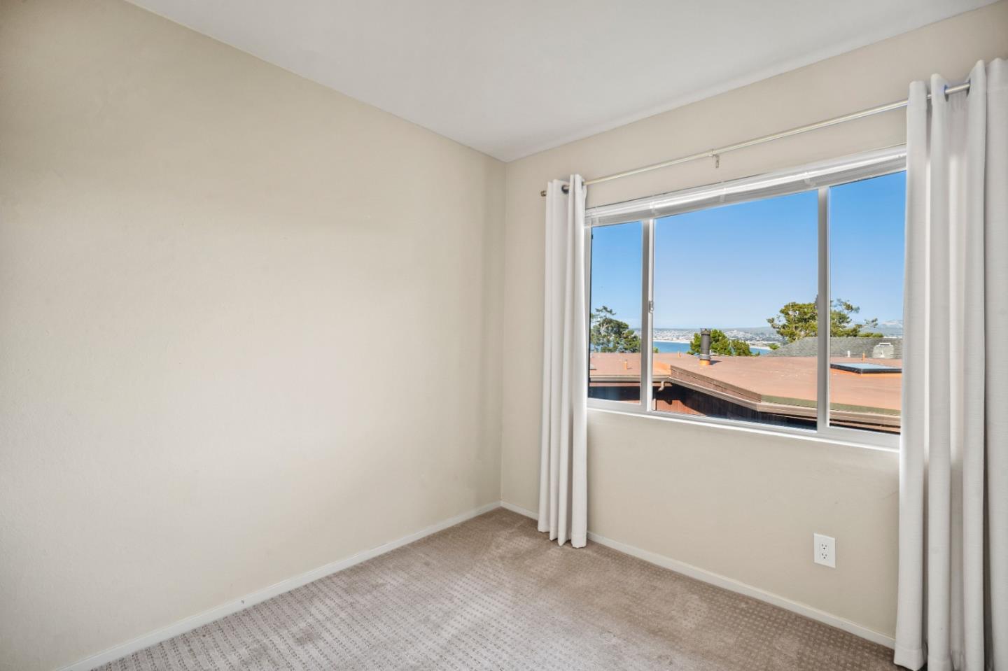 Detail Gallery Image 6 of 14 For 1028 West Franklin Street, Monterey,  CA 93940 - 2 Beds | 2 Baths