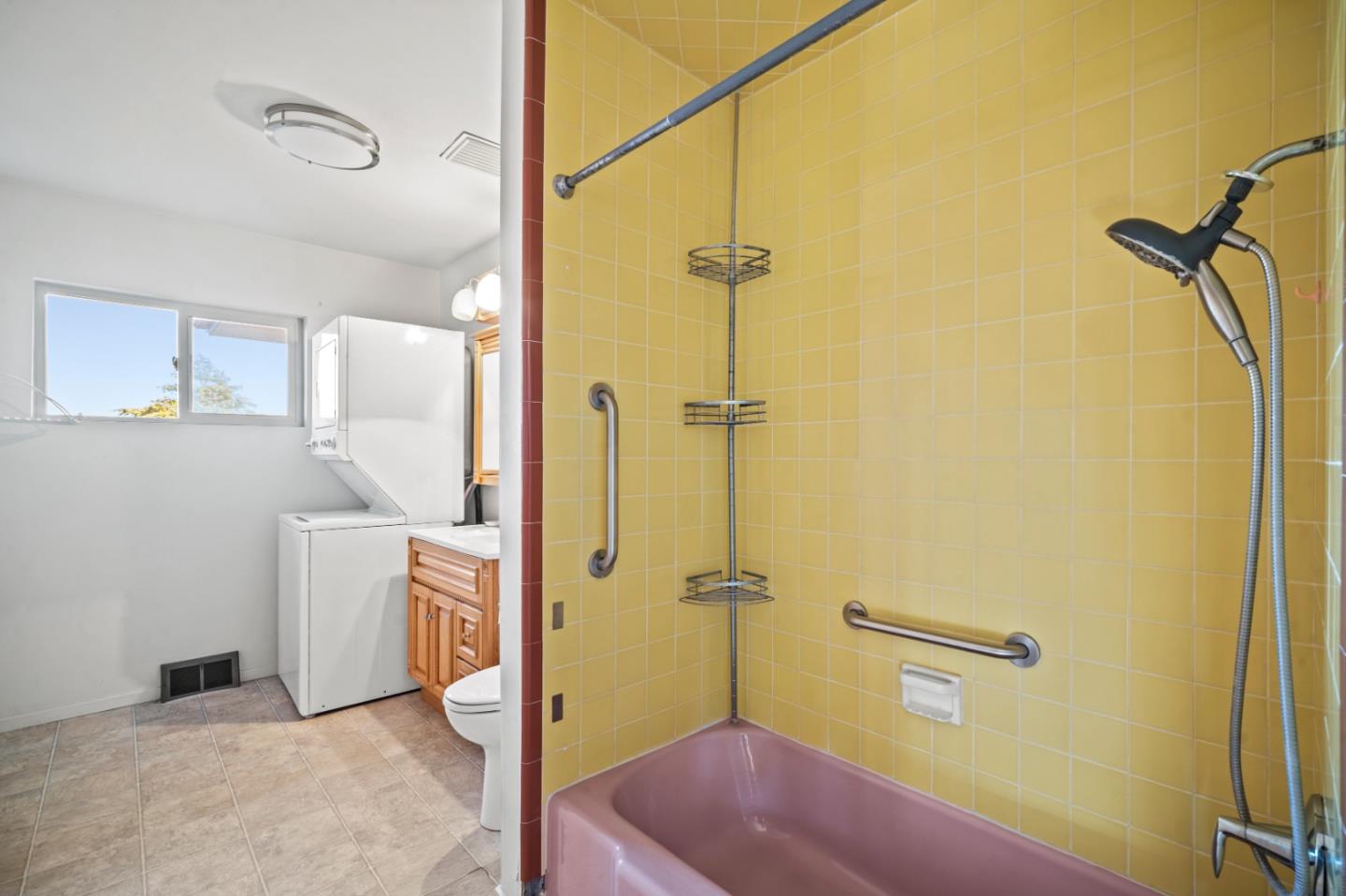 Detail Gallery Image 7 of 14 For 1028 West Franklin Street, Monterey,  CA 93940 - 2 Beds | 2 Baths