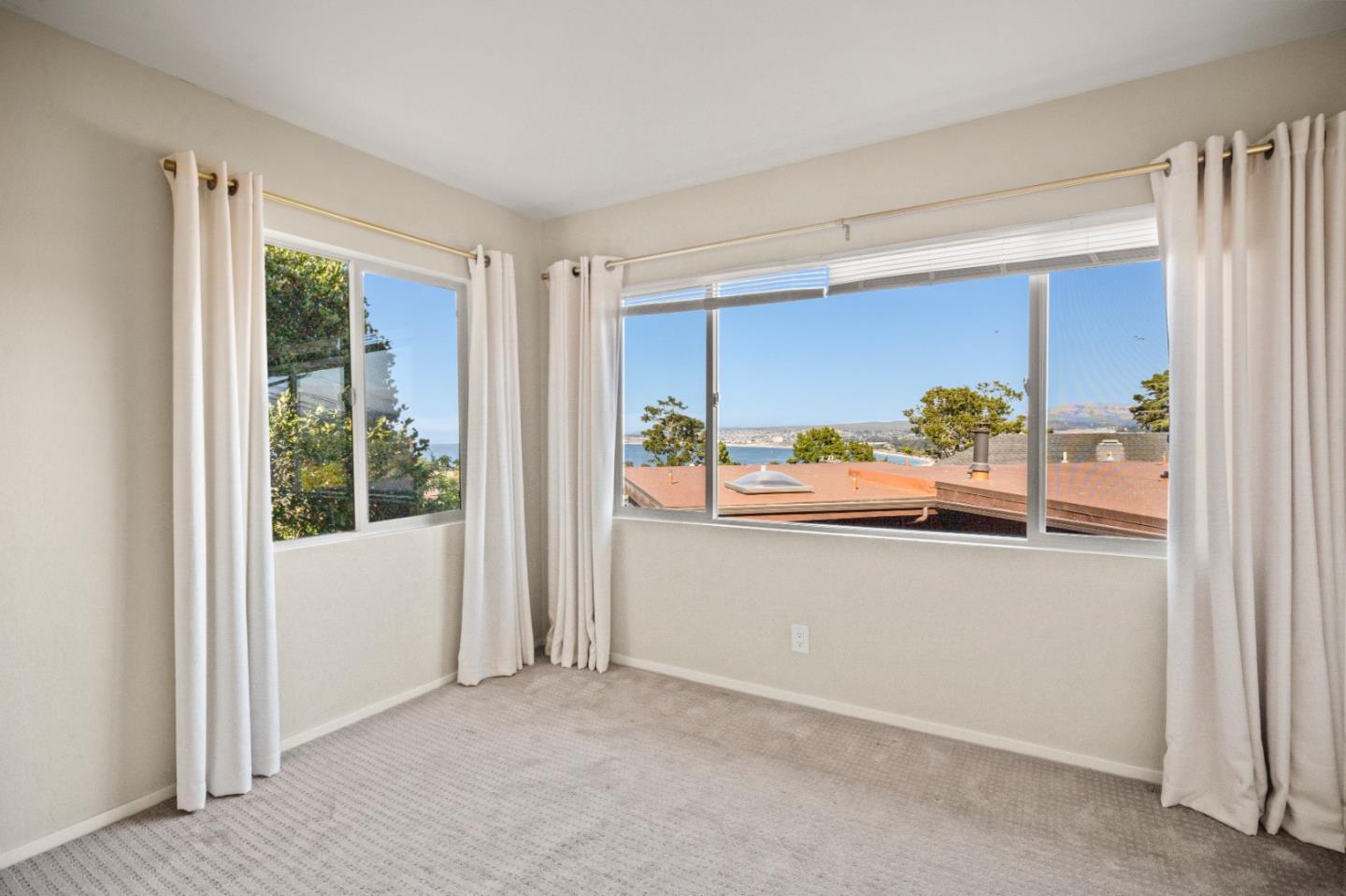 Detail Gallery Image 8 of 14 For 1028 West Franklin Street, Monterey,  CA 93940 - 2 Beds | 2 Baths