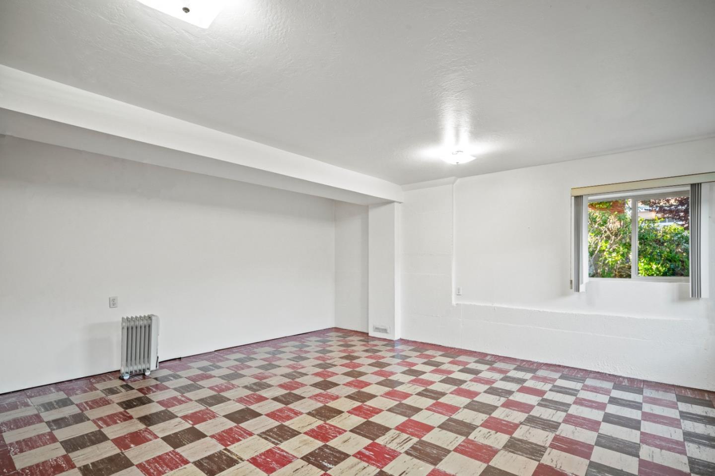 Detail Gallery Image 9 of 14 For 1028 West Franklin Street, Monterey,  CA 93940 - 2 Beds | 2 Baths