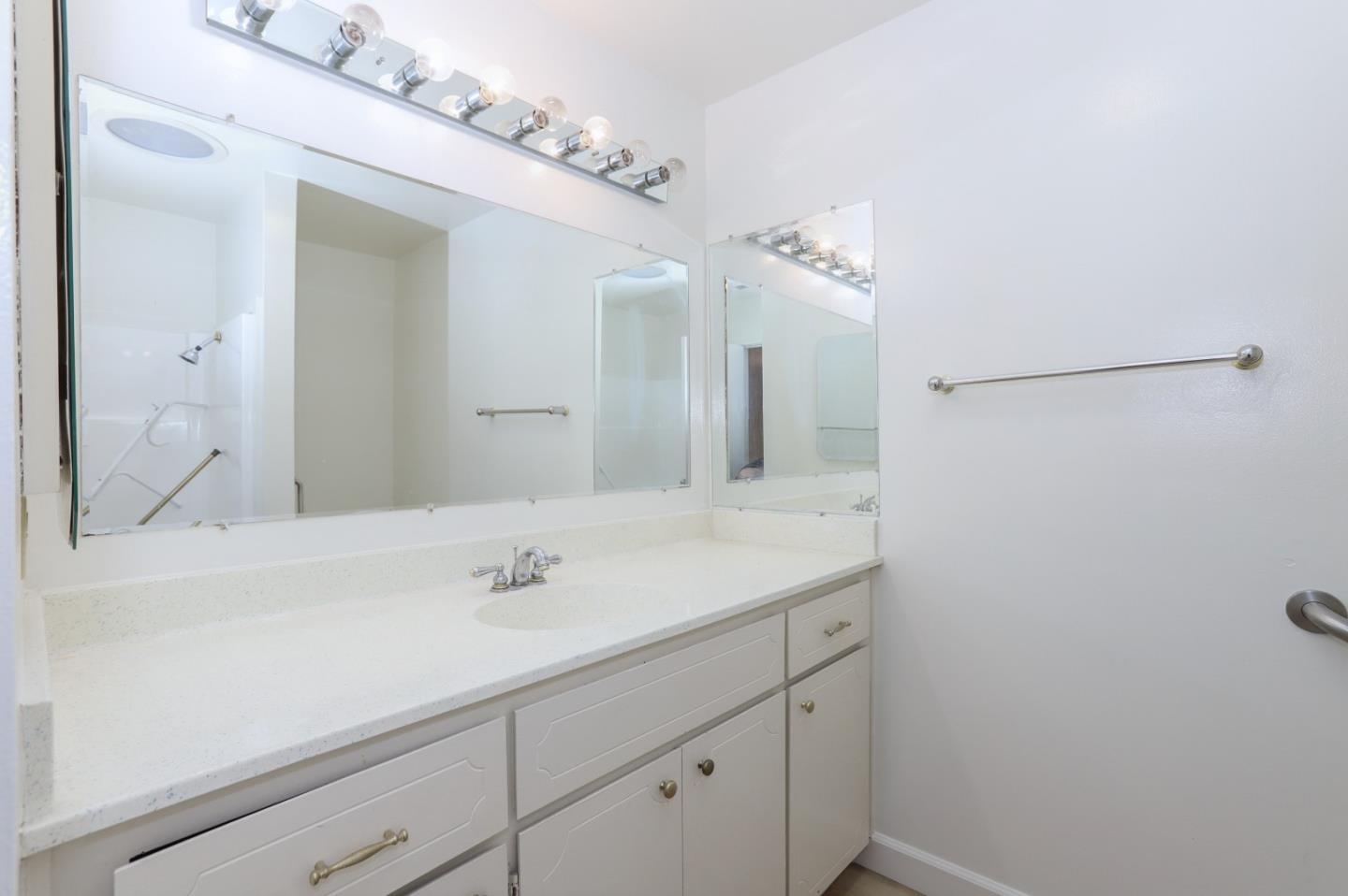 Detail Gallery Image 18 of 30 For 6066 Montgomery Bnd, San Jose,  CA 95135 - 2 Beds | 1 Baths