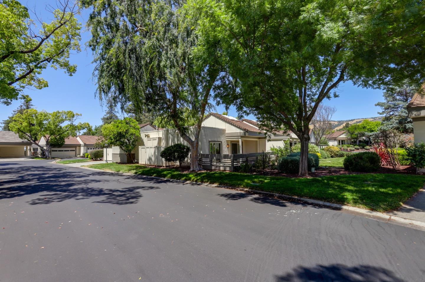 Detail Gallery Image 2 of 30 For 6066 Montgomery Bnd, San Jose,  CA 95135 - 2 Beds | 1 Baths