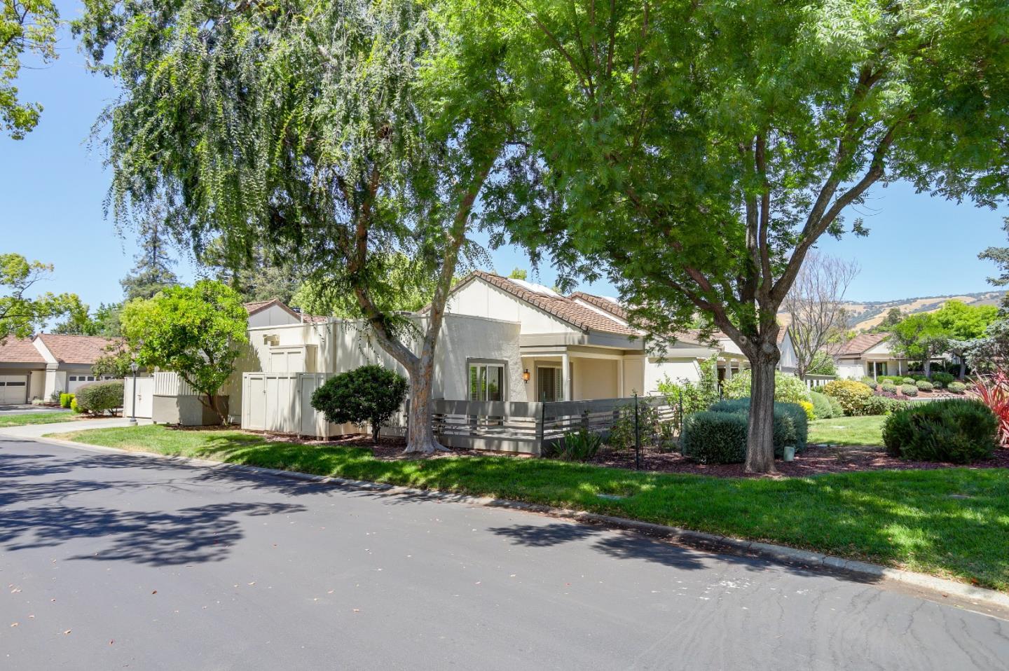 Detail Gallery Image 3 of 30 For 6066 Montgomery Bnd, San Jose,  CA 95135 - 2 Beds | 1 Baths