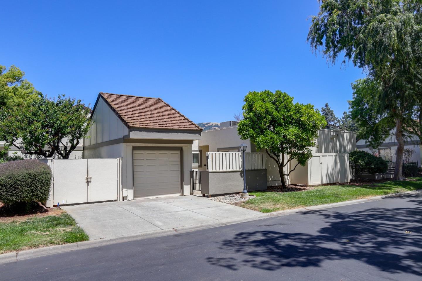 Detail Gallery Image 9 of 30 For 6066 Montgomery Bnd, San Jose,  CA 95135 - 2 Beds | 1 Baths