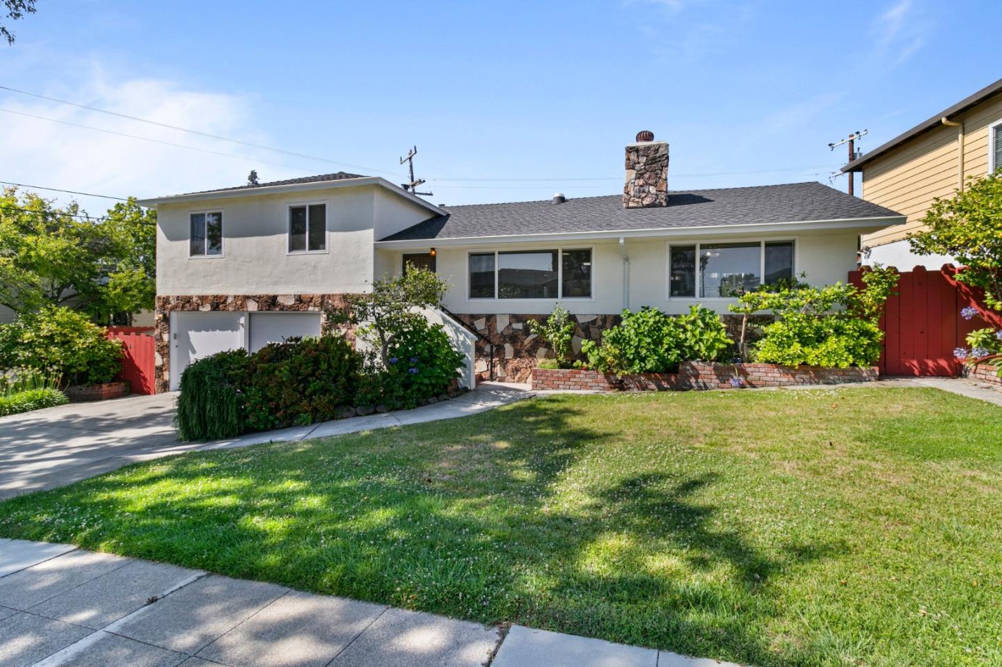 Detail Gallery Image 3 of 61 For 1118 Alameda De Las Pulgas, Redwood City,  CA 94061 - 3 Beds | 2/1 Baths
