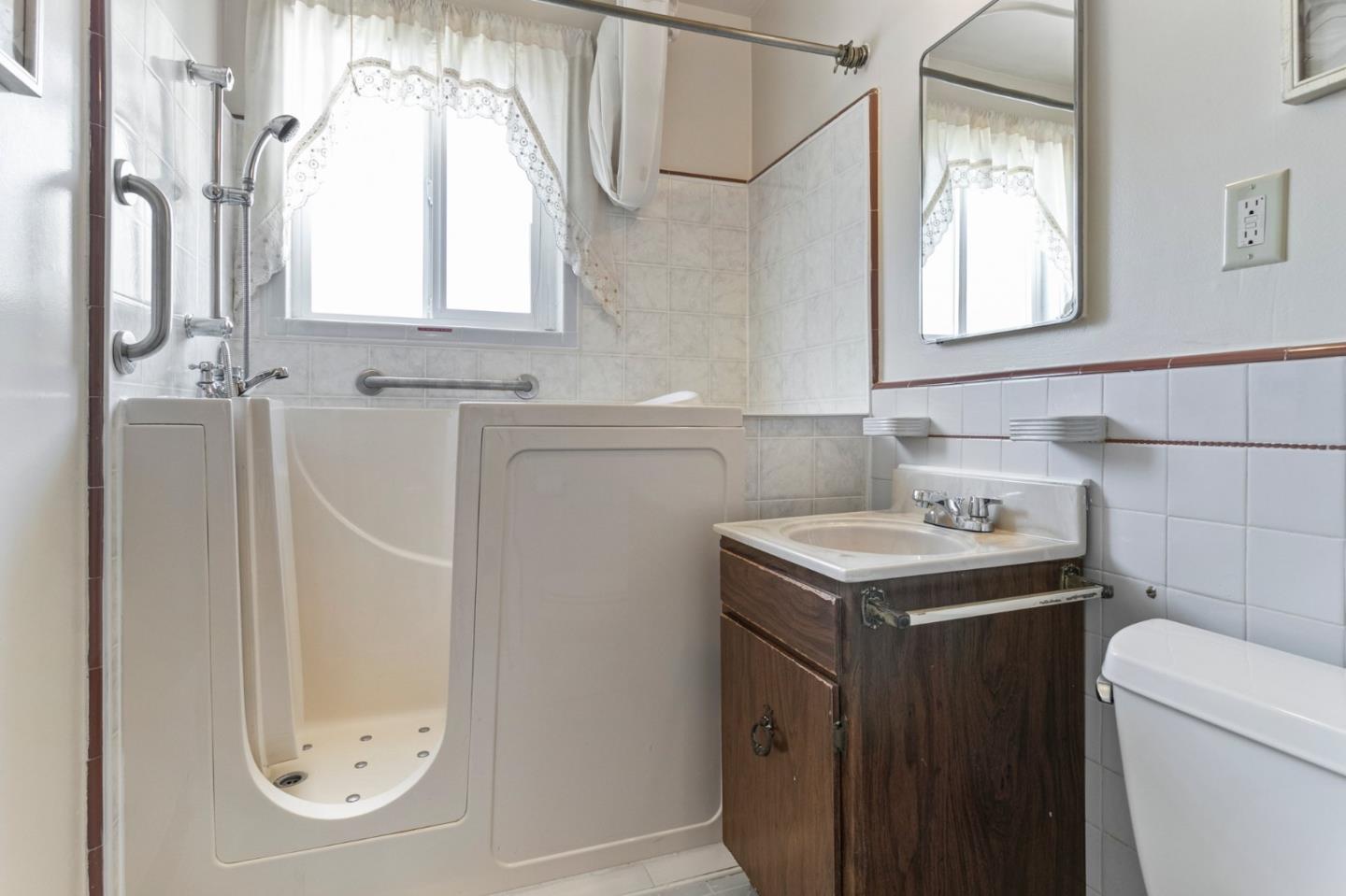 Detail Gallery Image 30 of 61 For 1118 Alameda De Las Pulgas, Redwood City,  CA 94061 - 3 Beds | 2/1 Baths