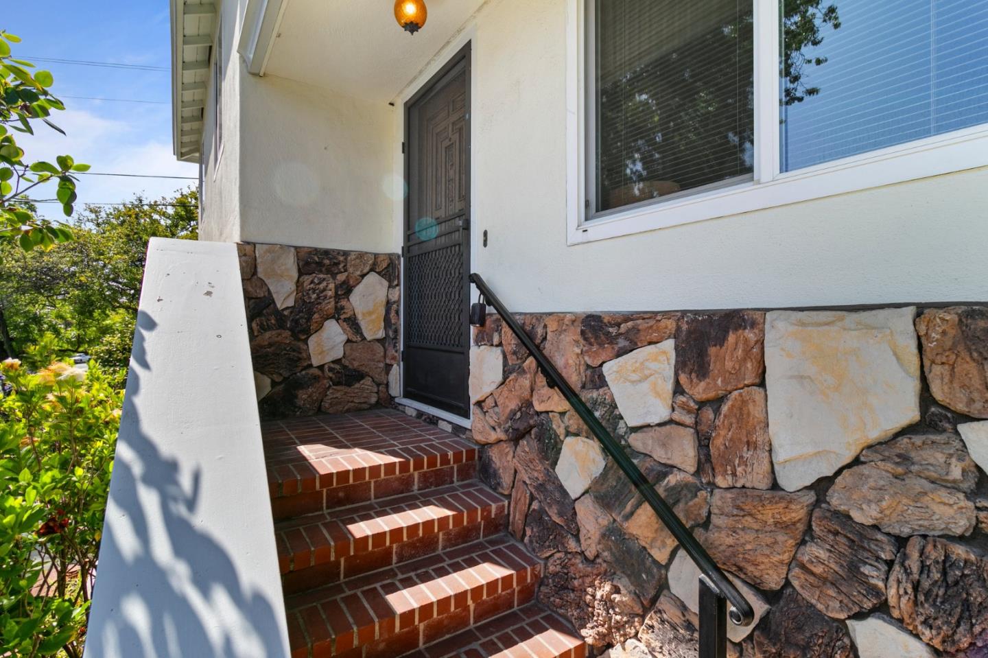 Detail Gallery Image 5 of 61 For 1118 Alameda De Las Pulgas, Redwood City,  CA 94061 - 3 Beds | 2/1 Baths