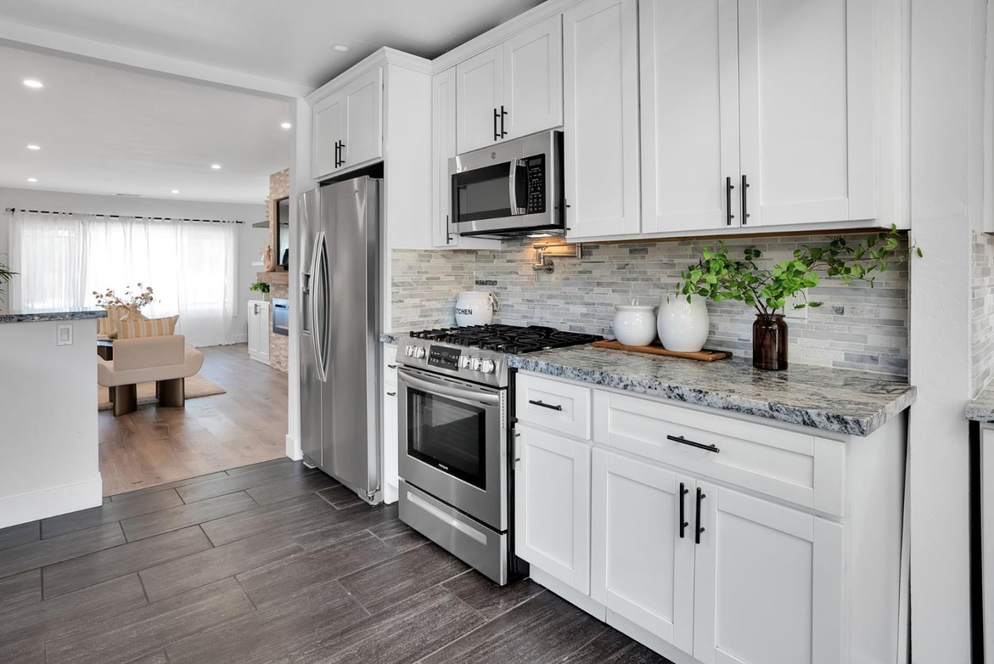 Detail Gallery Image 12 of 30 For 1349 Jefferson Ave, Redwood City,  CA 94062 - 2 Beds | 2 Baths