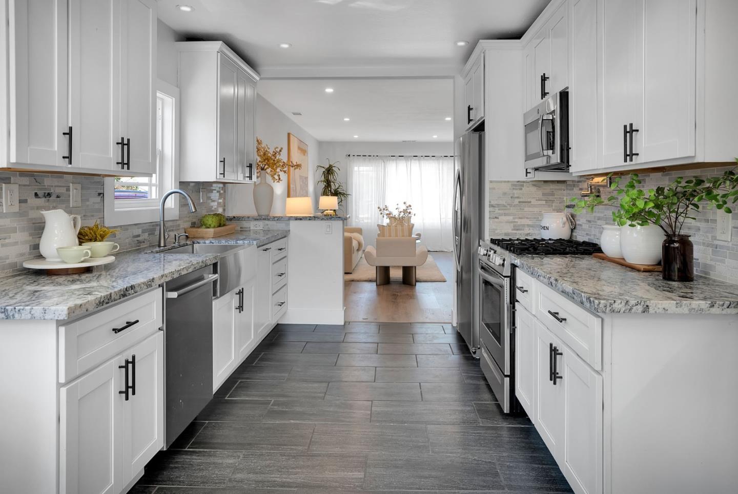 Detail Gallery Image 13 of 30 For 1349 Jefferson Ave, Redwood City,  CA 94062 - 2 Beds | 2 Baths