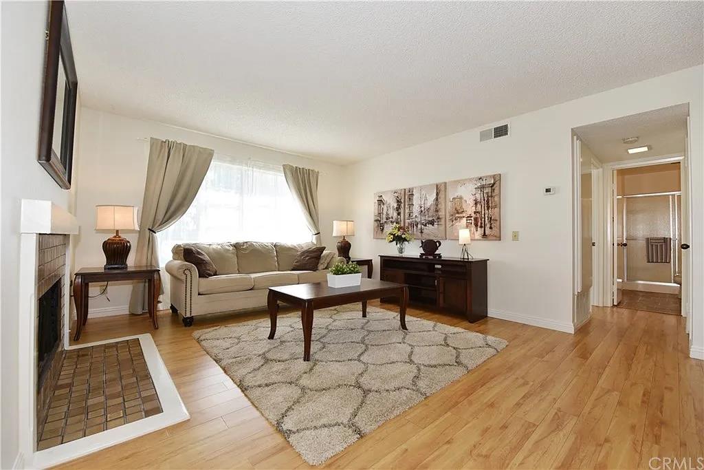 Detail Gallery Image 1 of 14 For 93 Oxford, Irvine,  CA 92612 - 1 Beds | 1 Baths