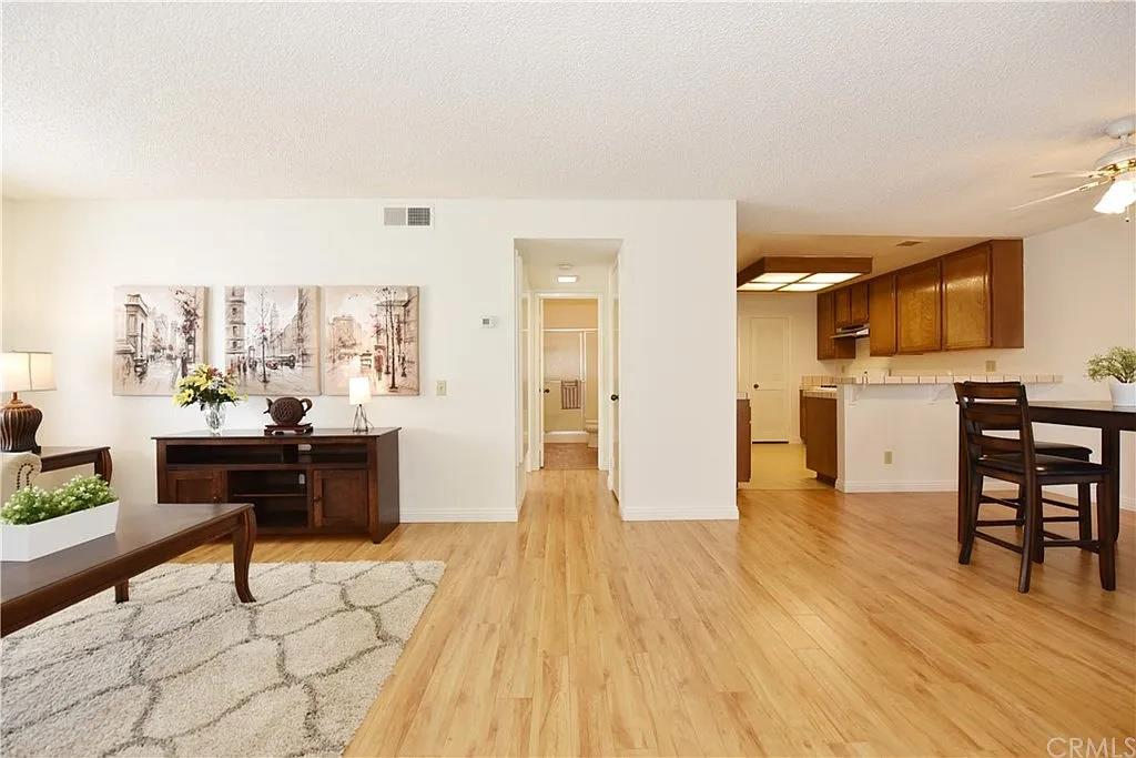 Detail Gallery Image 3 of 14 For 93 Oxford, Irvine,  CA 92612 - 1 Beds | 1 Baths