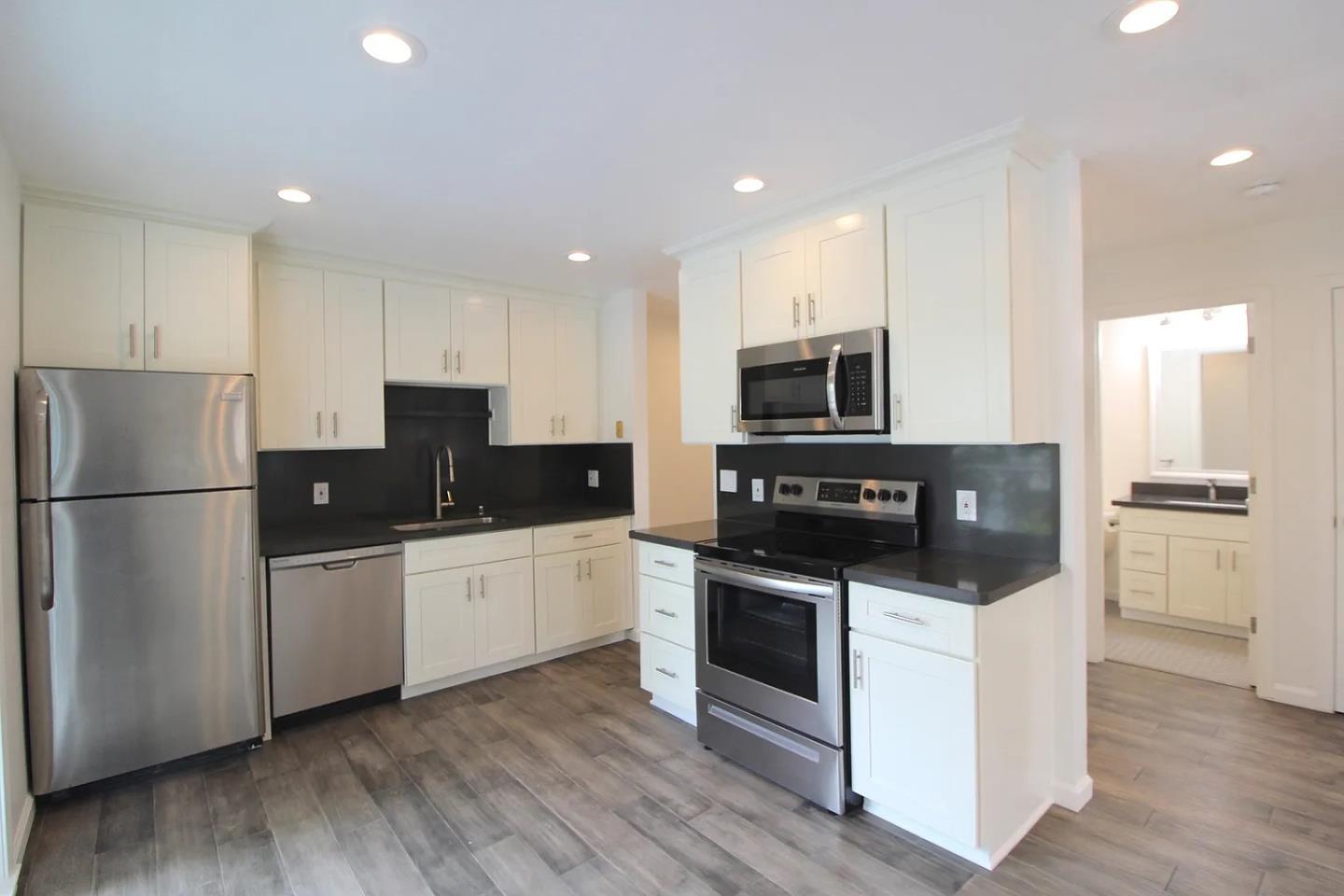 Detail Gallery Image 1 of 11 For 1501 Church St, San Francisco,  CA 94131 - 1 Beds | 1 Baths