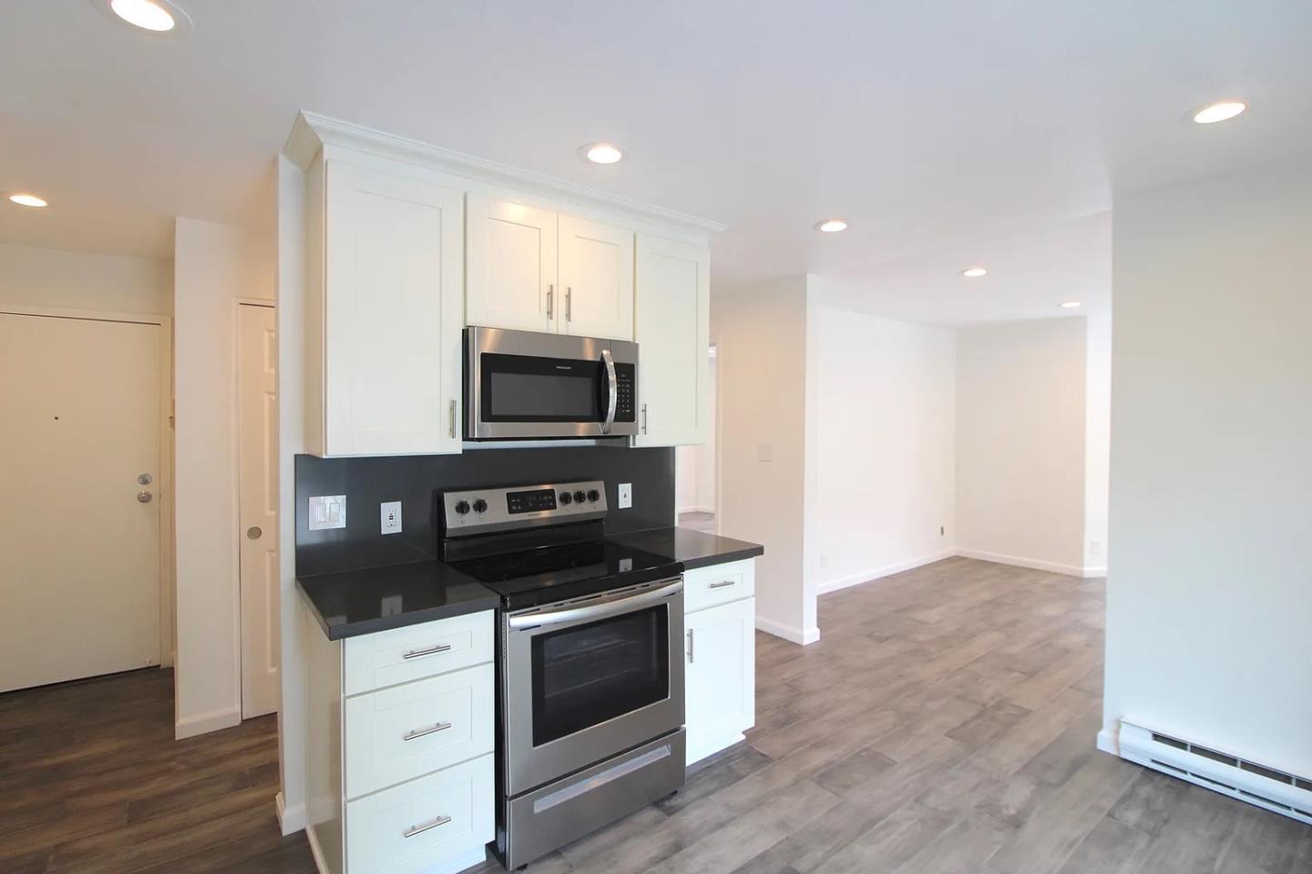 Detail Gallery Image 3 of 11 For 1501 Church St, San Francisco,  CA 94131 - 1 Beds | 1 Baths