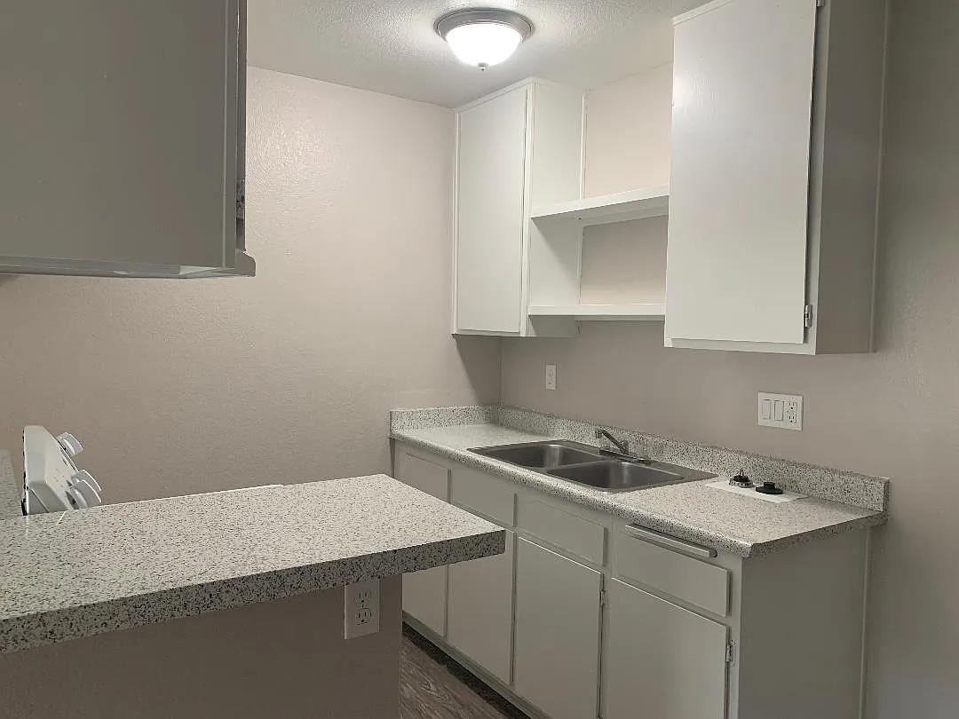 Detail Gallery Image 5 of 7 For 540 Wier Rd, –,  CA 92408 - 1 Beds | 1 Baths