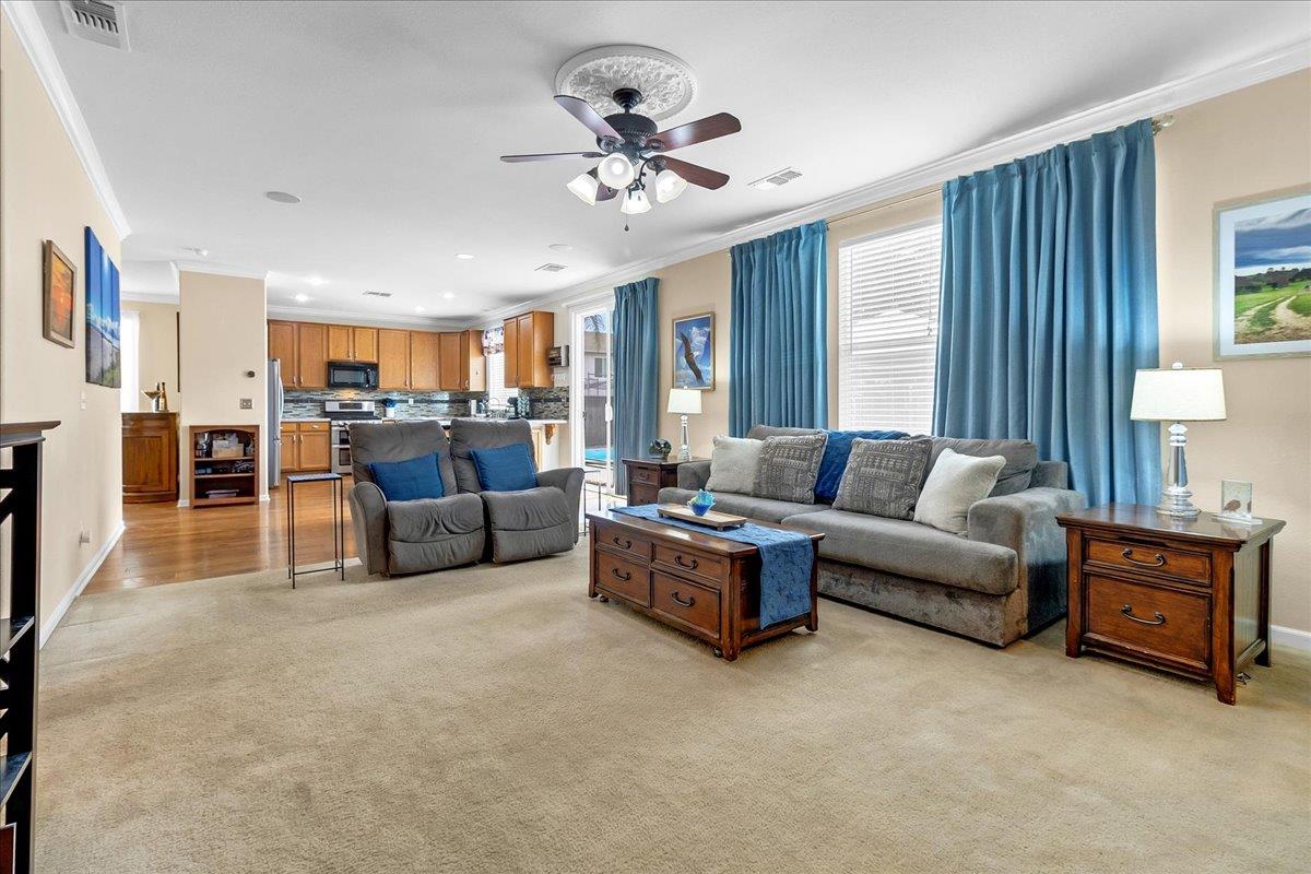 Detail Gallery Image 11 of 49 For 1751 Brighton Dr, Hollister,  CA 95023 - 4 Beds | 2/1 Baths