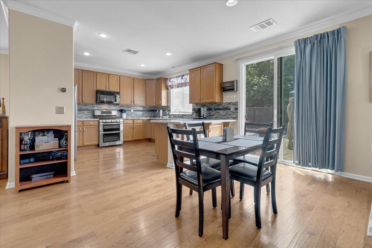 Detail Gallery Image 13 of 49 For 1751 Brighton Dr, Hollister,  CA 95023 - 4 Beds | 2/1 Baths