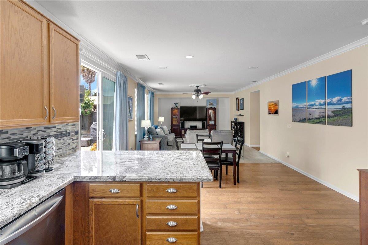 Detail Gallery Image 14 of 49 For 1751 Brighton Dr, Hollister,  CA 95023 - 4 Beds | 2/1 Baths