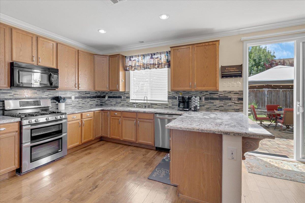Detail Gallery Image 15 of 49 For 1751 Brighton Dr, Hollister,  CA 95023 - 4 Beds | 2/1 Baths