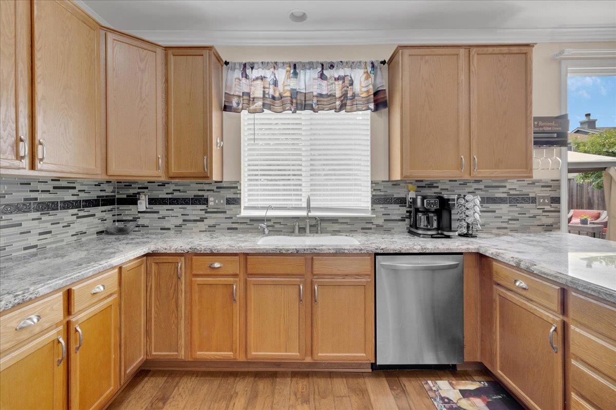 Detail Gallery Image 16 of 49 For 1751 Brighton Dr, Hollister,  CA 95023 - 4 Beds | 2/1 Baths