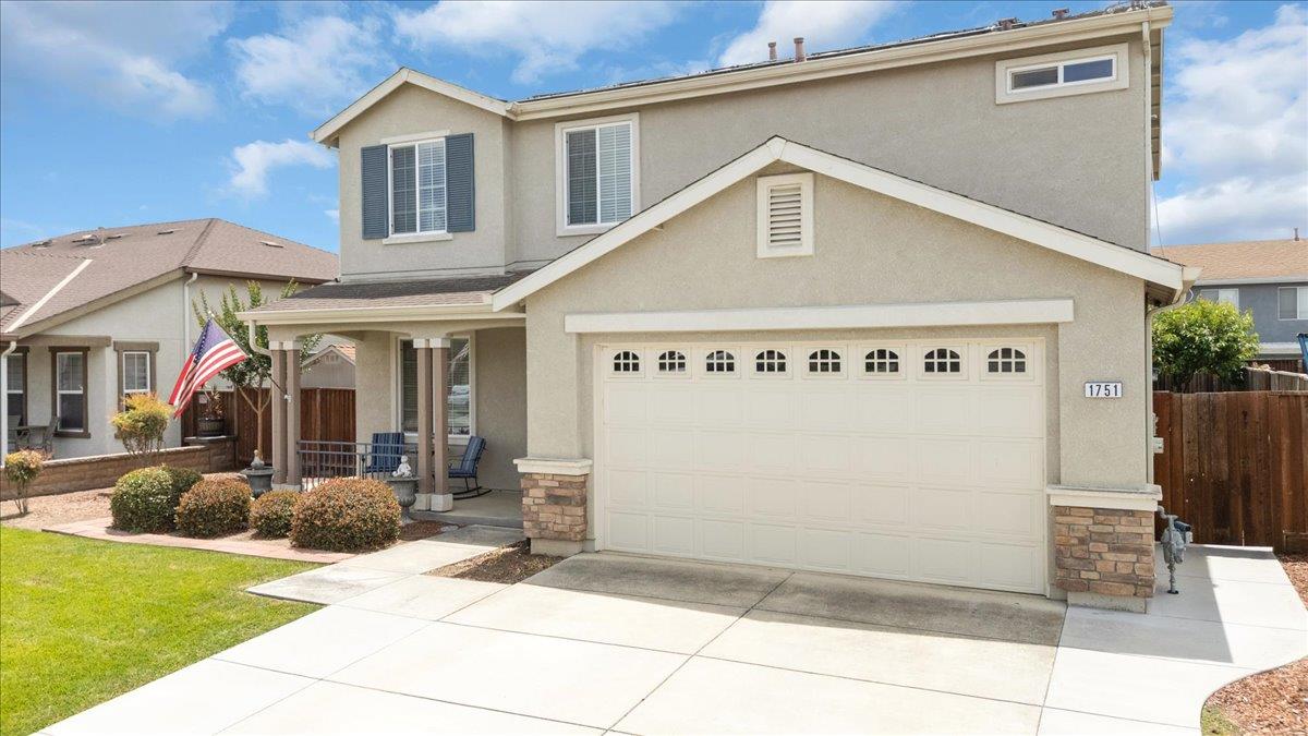 Detail Gallery Image 2 of 49 For 1751 Brighton Dr, Hollister,  CA 95023 - 4 Beds | 2/1 Baths