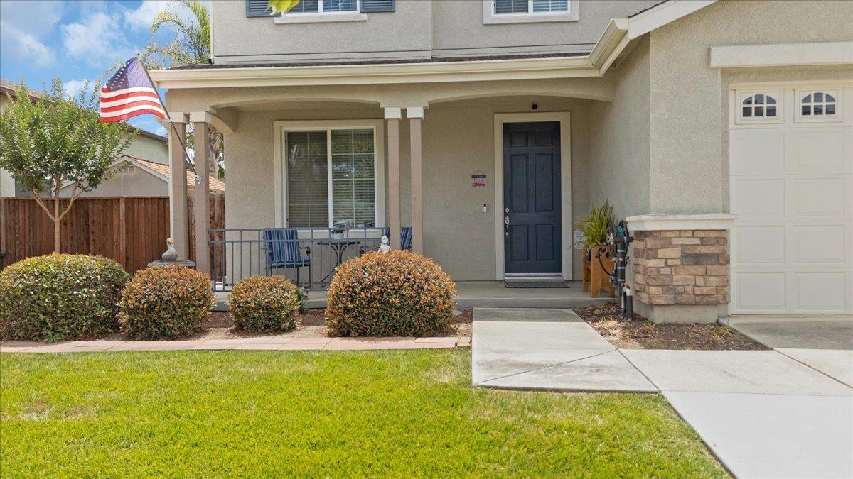 Detail Gallery Image 3 of 49 For 1751 Brighton Dr, Hollister,  CA 95023 - 4 Beds | 2/1 Baths