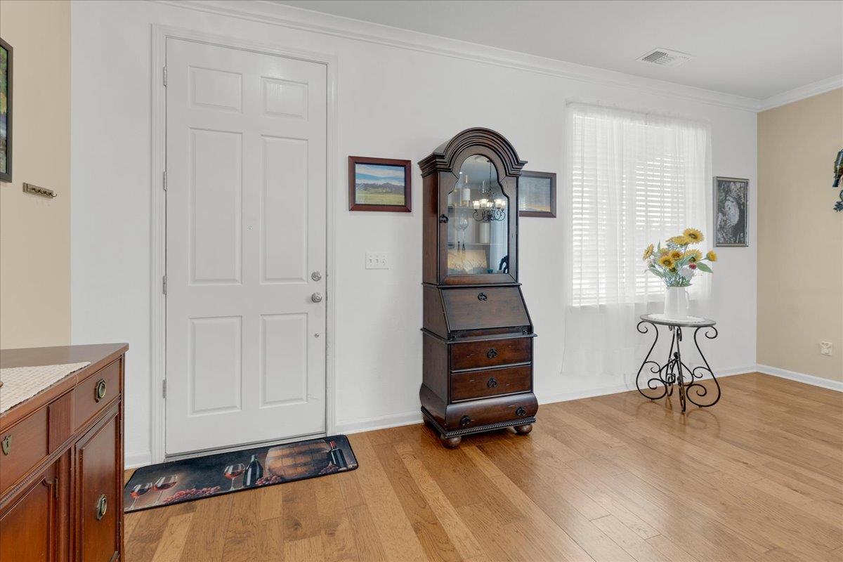 Detail Gallery Image 5 of 49 For 1751 Brighton Dr, Hollister,  CA 95023 - 4 Beds | 2/1 Baths