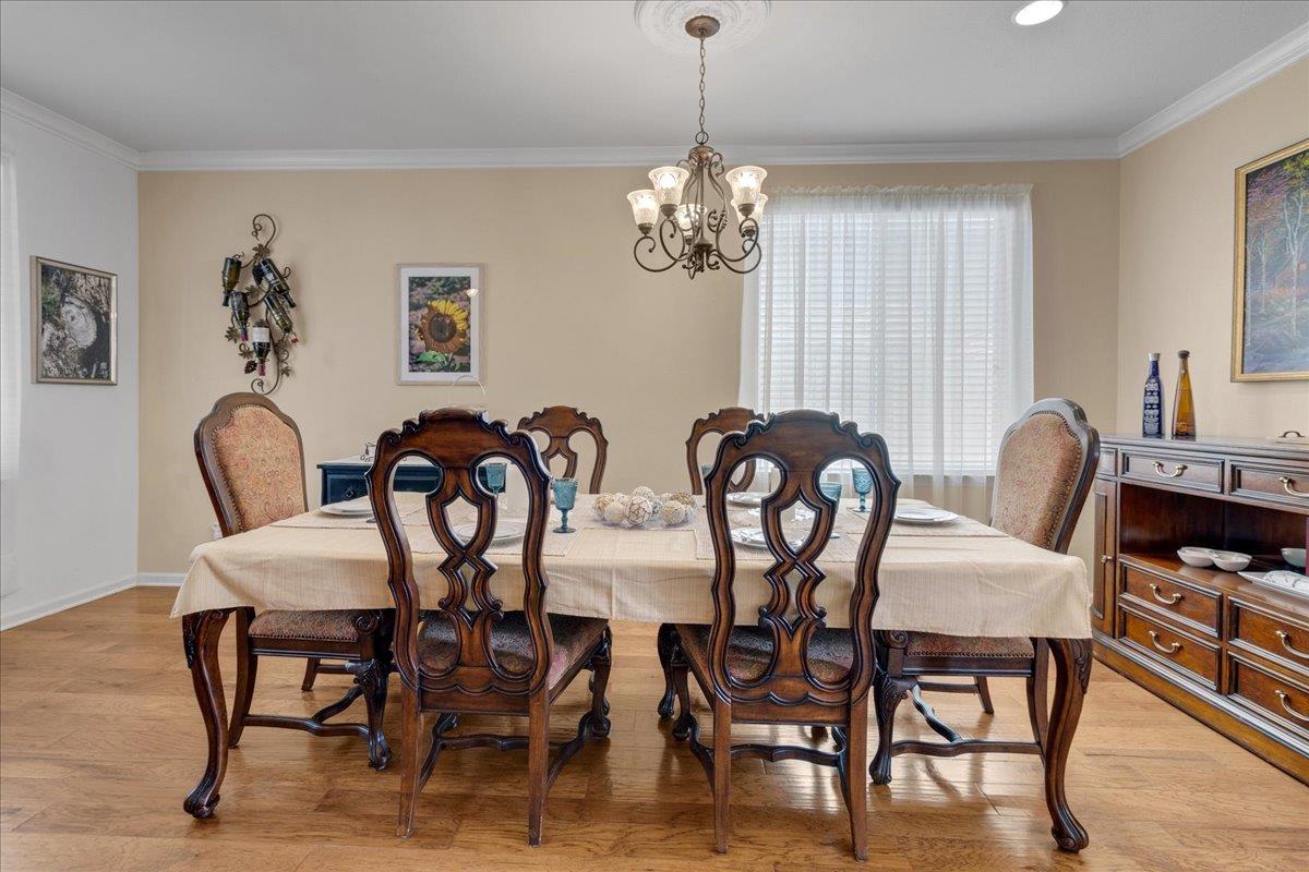 Detail Gallery Image 7 of 49 For 1751 Brighton Dr, Hollister,  CA 95023 - 4 Beds | 2/1 Baths