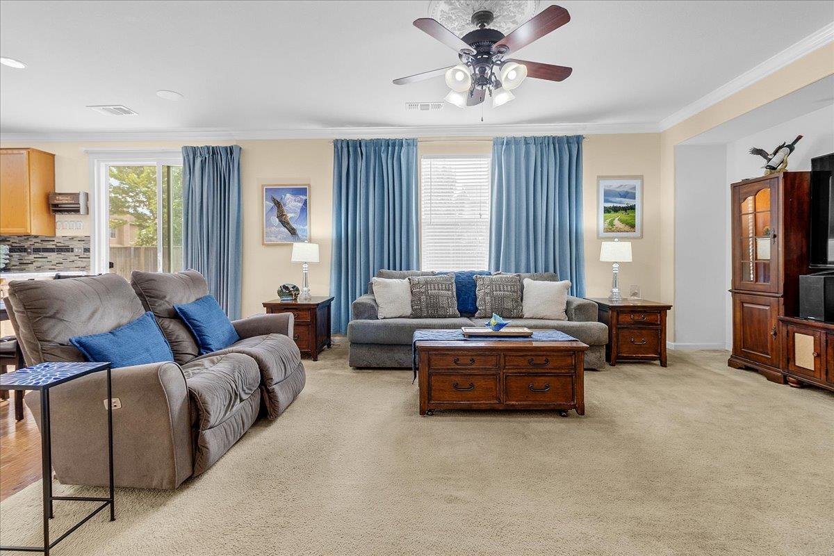 Detail Gallery Image 9 of 49 For 1751 Brighton Dr, Hollister,  CA 95023 - 4 Beds | 2/1 Baths