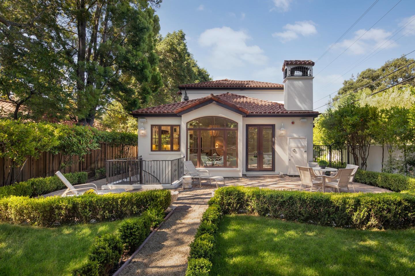 Detail Gallery Image 2 of 17 For 23 Almendral Ave, Atherton,  CA 94027 - 4 Beds | 3/1 Baths